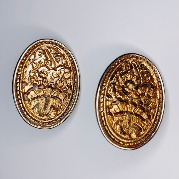 VTG Cut Out Filigree Clip-On Earrings Gold Tone Egyptian Revival Floral 50s-60s - Picture 2 of 8